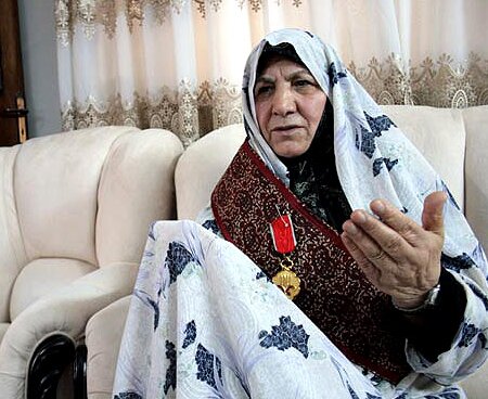 دیدار نوروزی مسئولان شهرستان پاکدشت با مادر والامقام شهیدان مظفر