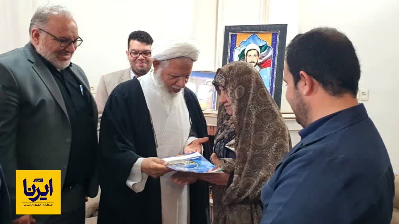 دیدار نوروزی مسئولان شهرستان پاکدشت با مادر والامقام شهیدان مظفر دیدار نوروزی مسئولان شهرستان پاکدشت با مادر والامقام شهیدان مظفر