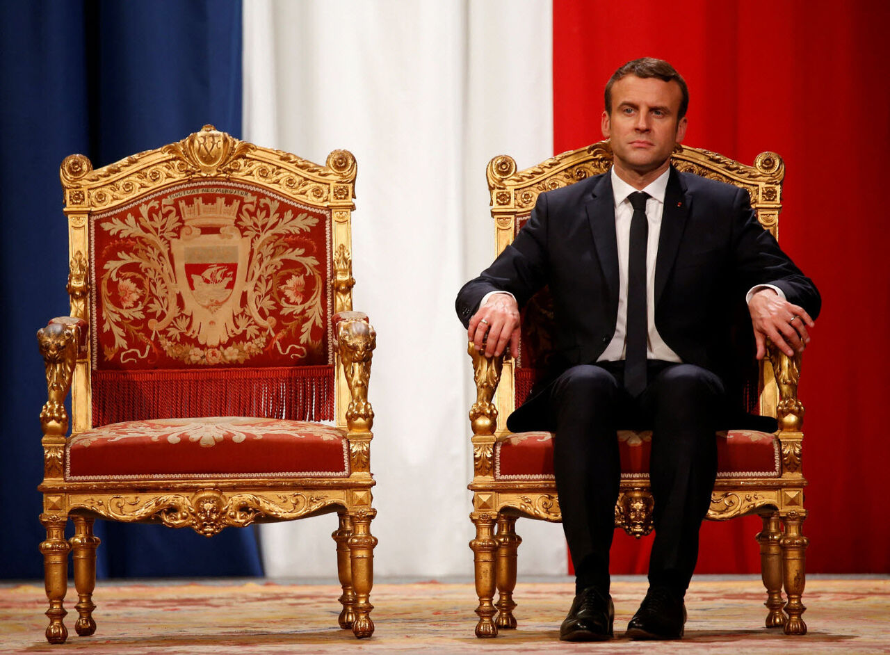 Financial Times : la France est-elle sur la voie d'une VIe République ?