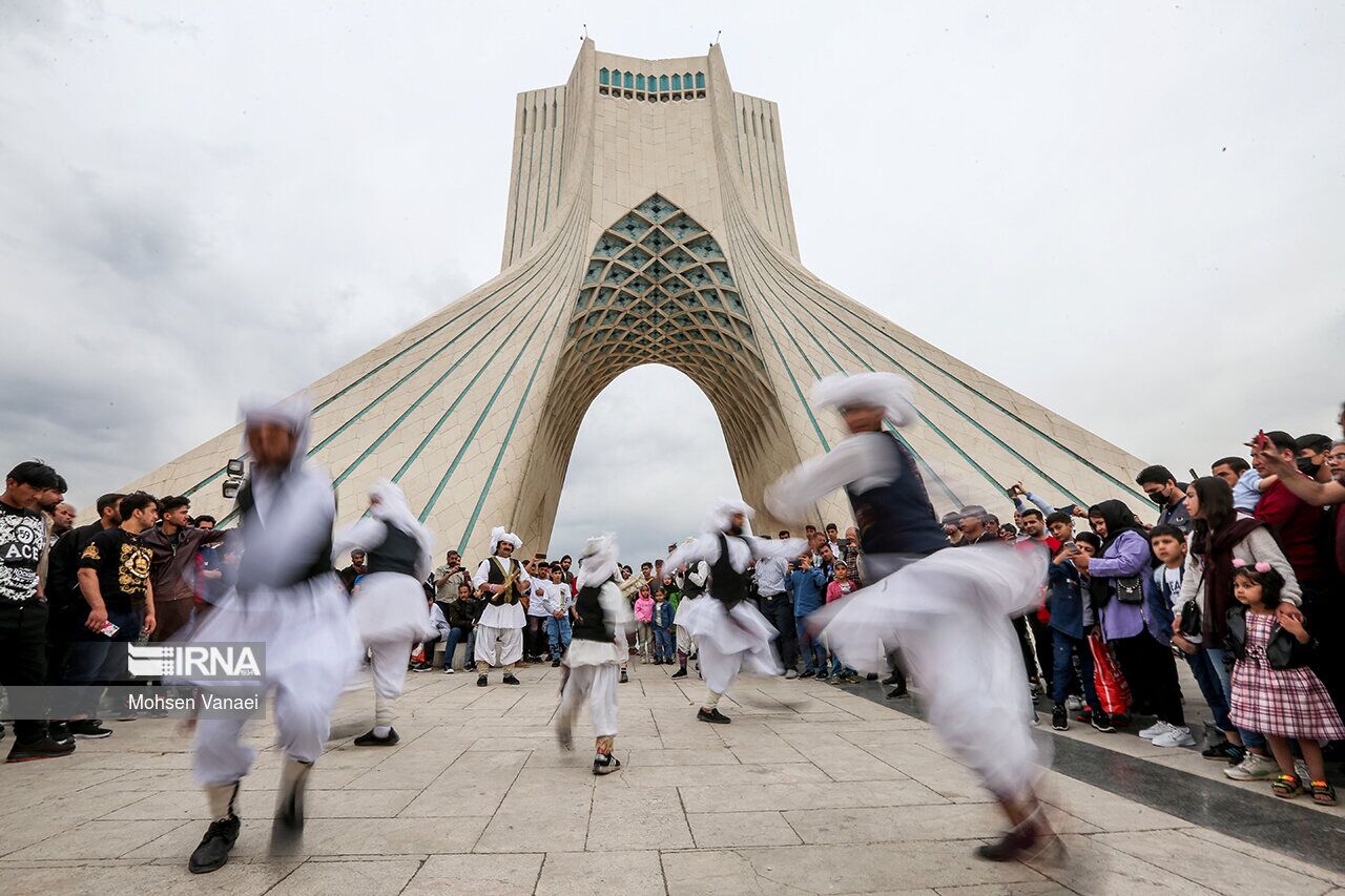 تبلور همدلی ملی در میدان آزادی