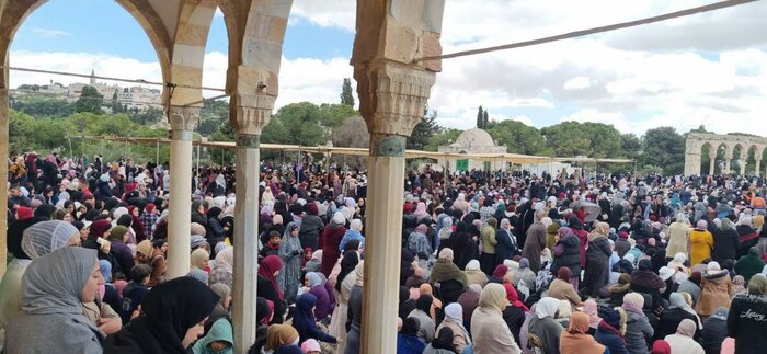 اقامه دومین نمازجمعه ماه رمضان با حضور ۲۵۰ هزار فلسطینی در مسجد الاقصی + عکس
