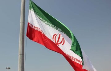 پرچم جمهوری اسلامی ایران در ساحل خلیج فارس به اهتزاز درآمد