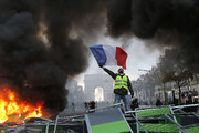 خشم فرانسه از مکرون؛ ۲۵۷۹ آتش‌سوزی و ۳۱۶ حمله به ساختمان‌های دولتی ثبت شد