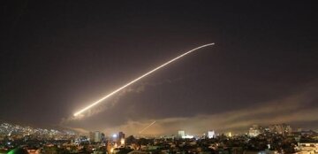 مقابله پدافند هوایی سوریه با اهداف متخاصم در آسمان حلب + فیلم