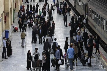 سفر ریلی شیراز در نوروز امسال ۱۷ درصد رشد داشت