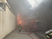 کارخانه‌ای در حومه مشهد به طور وسیعی آتش گرفت