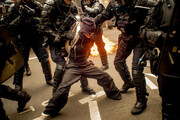 توسل دوباره پلیس فرانسه به روش‌های جنجالی مهار اعتراضات