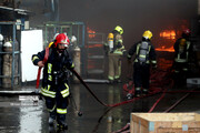 آتش سوزی کارگاه  تولیدی مبل در کرج مهار شد