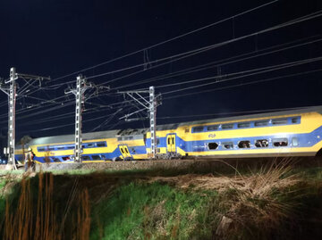 برخورد قطار مسافربری و باری در هلند / ده‌ها نفر مجروح شدند