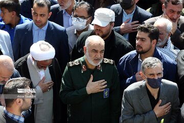 Funeral por los mártires defensores de los santuarios sagrados en Teherán