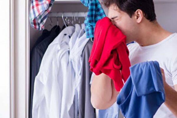 رفع بوی بد لباس با یه روش سریع، راحت و ارزان