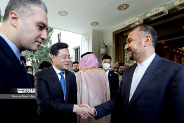 Le ministre iranien des Affaires étrangères, Hossein AmirAbdollahian, qui s'est rendu en Chine, a rencontré son homologue saoudien, Faisal bin Farhan, ce jeudi (6 avril 2023). (Photo : Ahmad Moini Jam)
