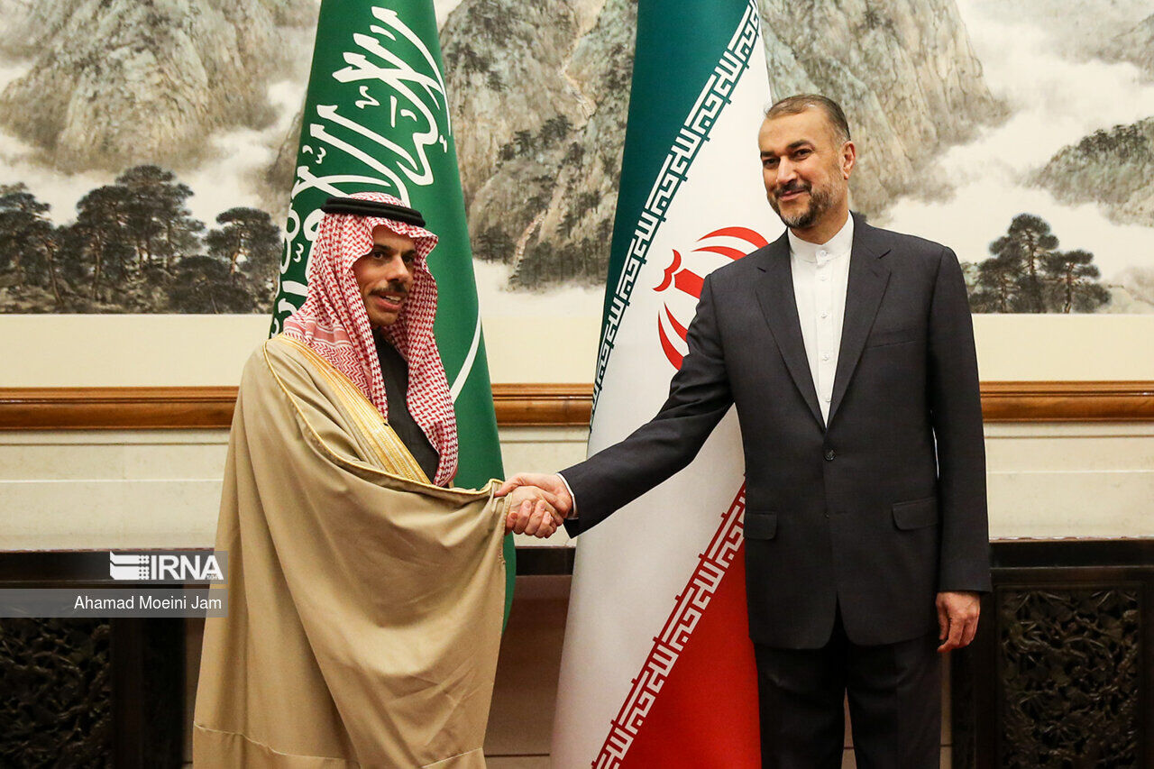 ایرانی وزیر خارجہ نے سعودی ہم منصب سے بات چیت کو مثبت قرار دیا