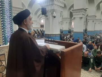 امام جمعه موقت یزد: دولت در مهار تورم پیشگام باشد 