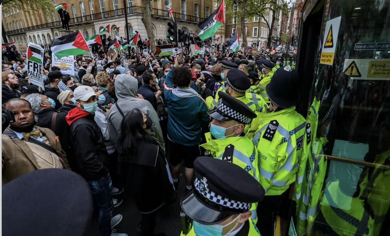 condenaron los crímenes de Israel frente a su embajada en Londres
