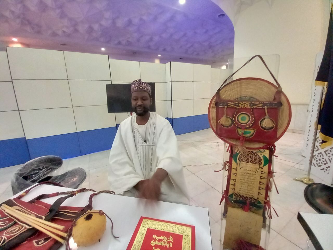 حافظان قرآن در نیجریه یک جلد کلام الهی را با دست می‌نویسند