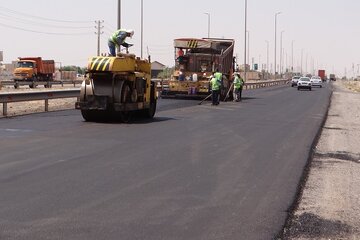 ۵۰ کارگاه عمرانی در سطح راه‌های استان قم فعال است