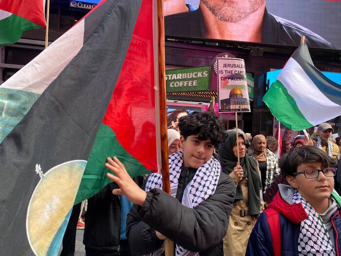 فریاد آزادی فلسطین در قلب منهتن نیویورک طنین انداز شد+ گزارش تصویری