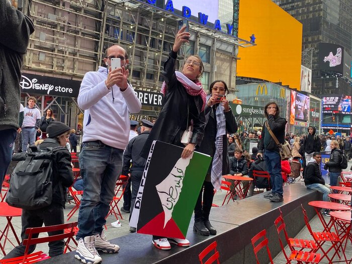 فریاد آزادی فلسطین در قلب منهتن نیویورک طنین انداز شد+ گزارش تصویری