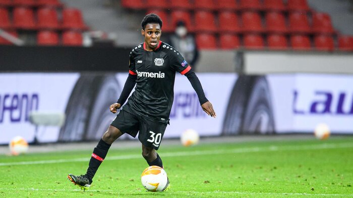 منچستریونایتد و بارسلونا به دنبال همتیمی سردار آزمون