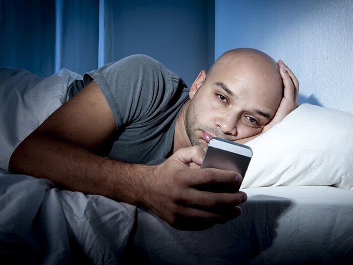 پیری زودرس؛ گوشیتان را کنار بگذارید و جوان بمانید!