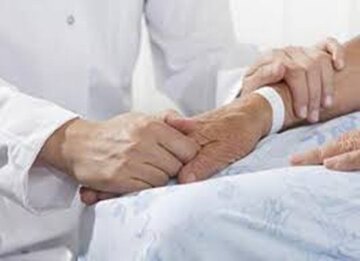 شهروندان در انتخاب پرستار برای افراد سالمند دقت و مراقبت کنند