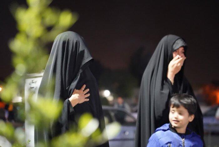 مردم جنوب‌شرق تهران شب اول قدر را در کنار مزار شهدا احیا گرفتند
