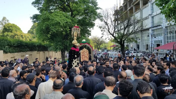 پاکستانی‌ها در عزای شهادت اولین مظلوم عالم به سوگ نشستند