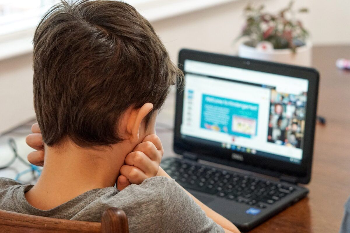 حق بر سلامت روان کودکان در عصر فناوری‌های دیجیتال