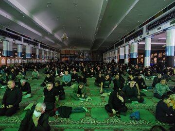 فیلم| جلوه‌های معنوی احیای شب قدر ۱۹ رمضان در کرمان