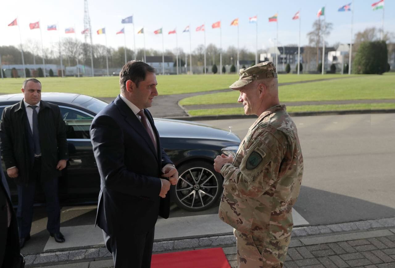 در پی تشدید تنش‌های مرزی / وزیر دفاع ارمنستان سفر خود به بروکسل را نیمه‌تمام گذاشت