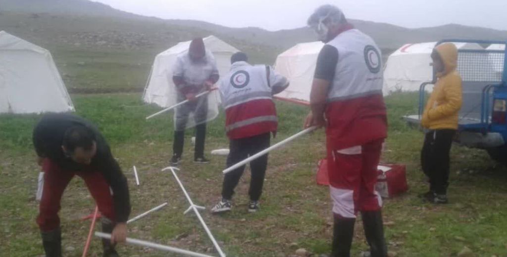 برپایی کمپ اضطراری اسکان در روستای "چم گز" پلدختر