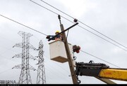 تیم‌های عملیاتی در سنقر و گیلانغرب در حال برقراری برق پایدار هستند
