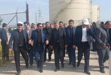 استاندار فارس: صادرات روزانه میدان نفتی خشت و کنارتخته افزایش یابد