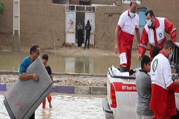 کمک‌رسانی هلال احمر کرمانشاه به ۴۴ نفر از حادثه‌دیدگان بارش‌های اخیر 