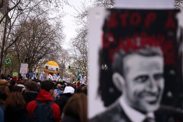 Les grèves continuent contre la réforme des retraites en France 