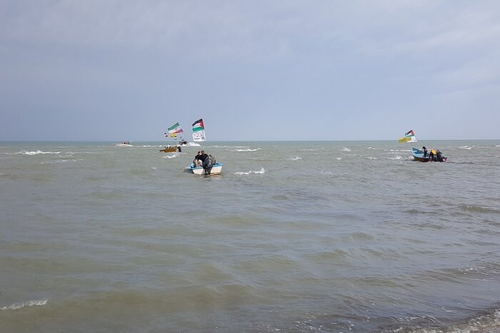 فیلم| رزمایش دریایی نیروهای بسیج و سپاه در آستارا