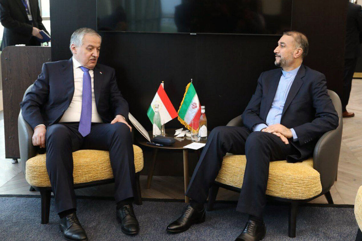 Amir Abdollahian trifft mit dem Außenminister der Republik Tadschikistan zusammen