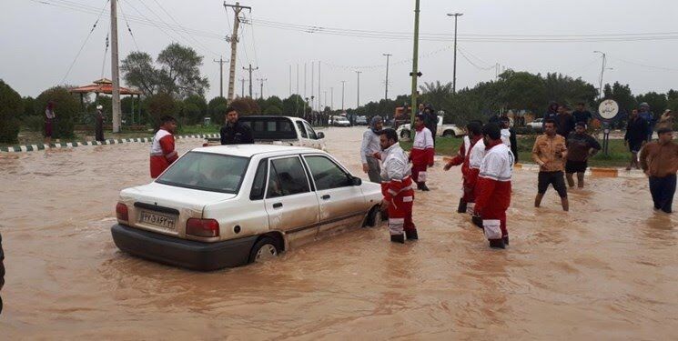 هلال احمر کردستان به ۱۵۵ آسیب‌دیده از سیلاب امدادرسانی کرد