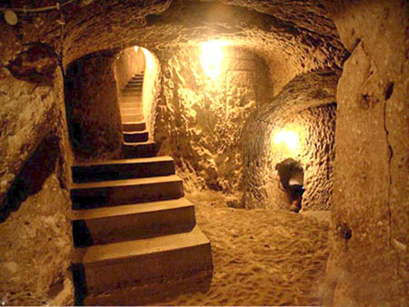 شهر زیرزمینی نوش آباد کاشان؛ مخفیگاهی در دل زمین