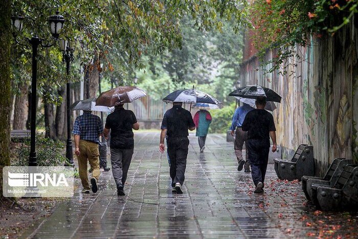 آسمانی نیمه‌ابری و هوای خنک در راه مازندران