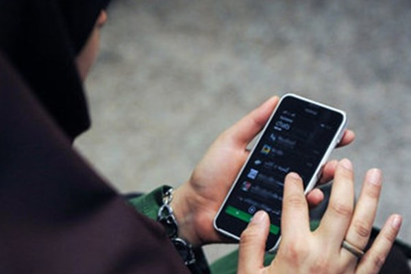 اثرات استفاده طولانیمدت از تلفن همراه بر دستها