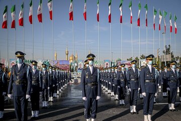 امام‌جمعه خرم‌آباد : ارتش در مسیر پاسداری از نظام مقابل دشمنان ایستادگی می‌کند 