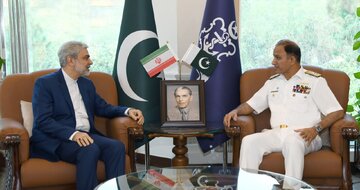 فرمانده نیرو دریایی پاکستان بر لزوم گسترش همکاری‌های مشترک با ایران تاکید کرد