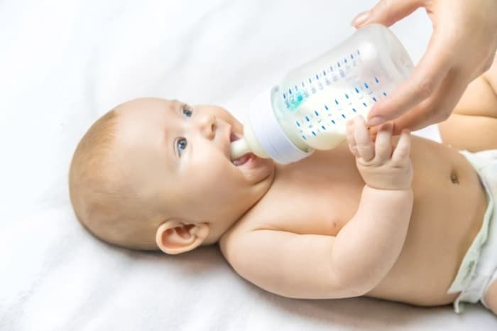 روش نگهداری شیر دوشیده مادر در فریزر