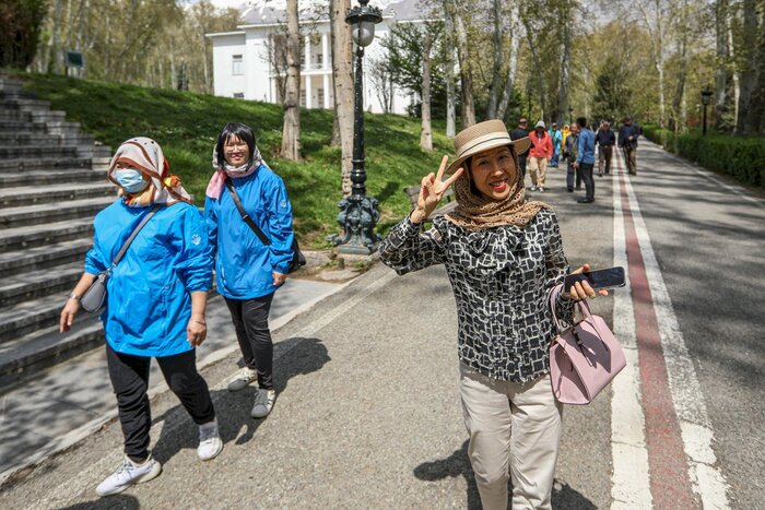 گردشگر خارجی شرایط فرهنگی ایران را میداند/ از پوشیدن روسری شگفتزده نمیشوند