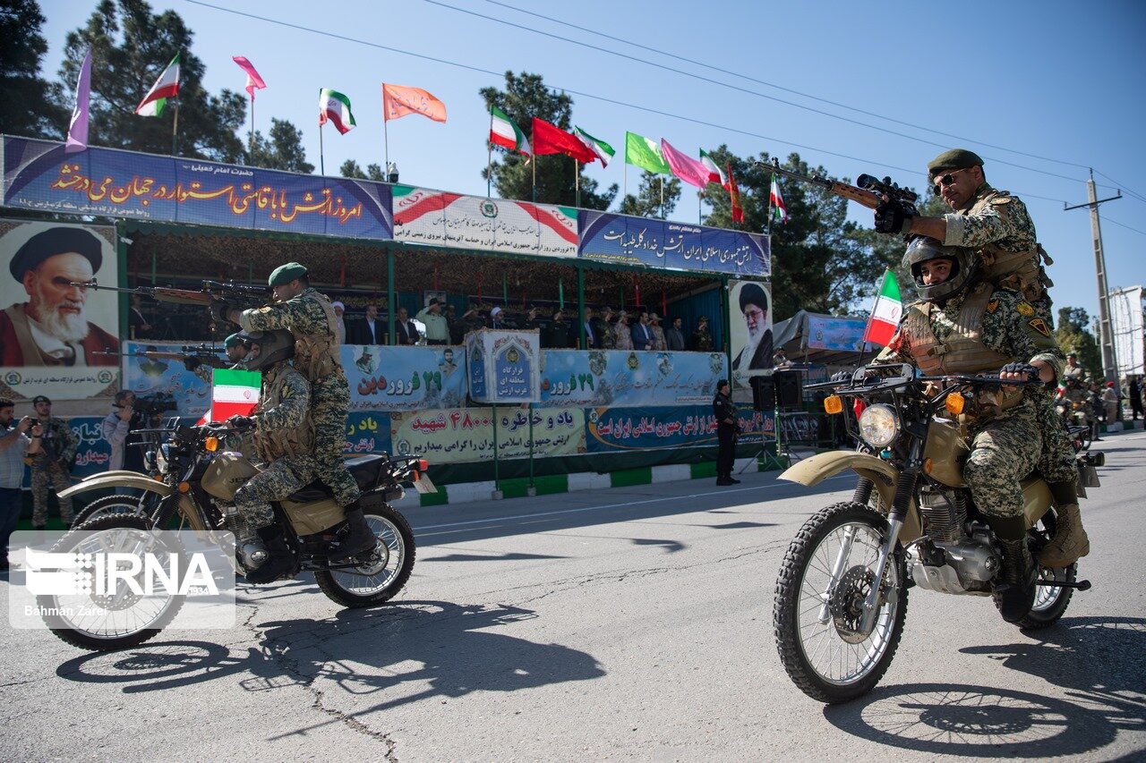 نیروهای مسلح مستقر در کرمانشاه اقتدار و صلابت خود را به نمایش گذاشتند