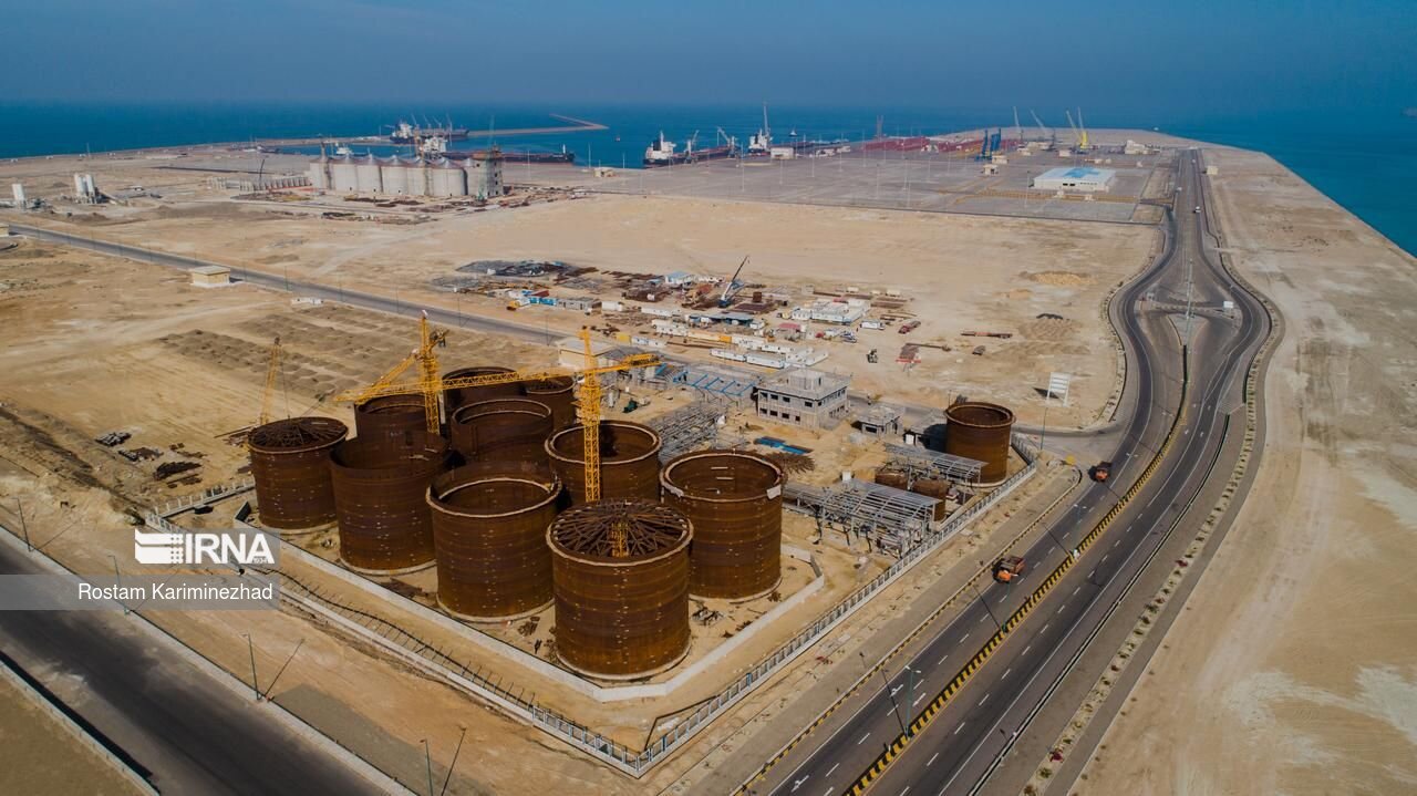 پیشرفت ۷۷ درصدی ساخت مخازن فرآورده‌های نفتی سنگین در بندر شهیدبهشتی چابهار