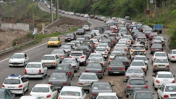 ترافیک جاده کرج- چالوس همچنان سنگین است/ احتمال اجرای محدودیت ترافیکی 