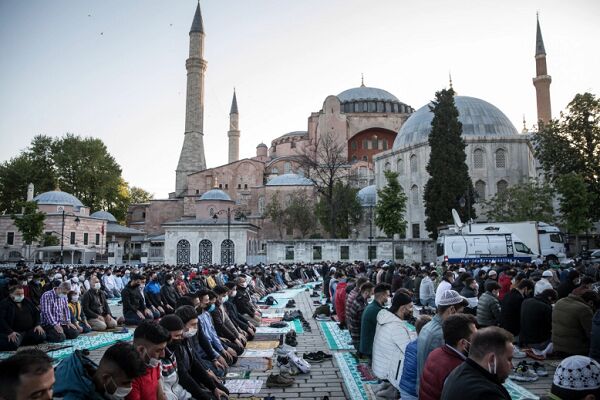 Ramazan Bayramı namazı bugün tüm Türkiye'de kılındı